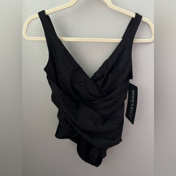 Miraclesuit Illusionists Crossover With Mesh One Piece in Black Size 8 New - Picture 4 of 8